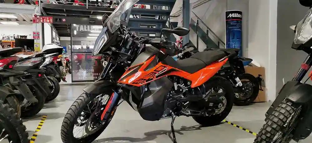 Moto KTM 890 ADVENTURE de seguna mano del año 2021 en Madrid