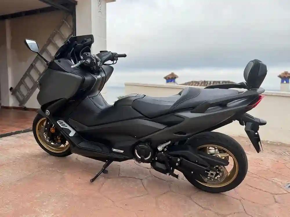 Moto YAMAHA TMAX 560 ABS de seguna mano del año 2021 en Cádiz