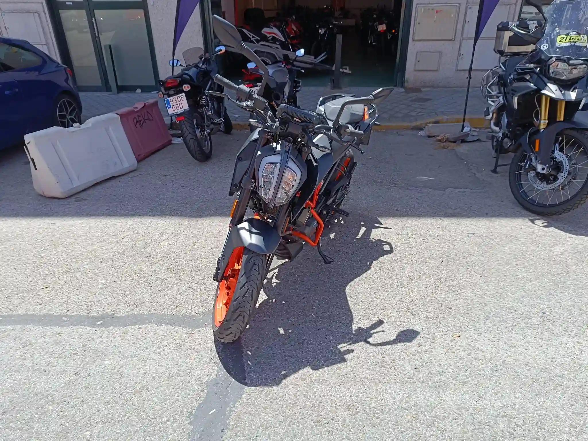 Moto KTM 125 DUKE de seguna mano del año 2022 en Madrid