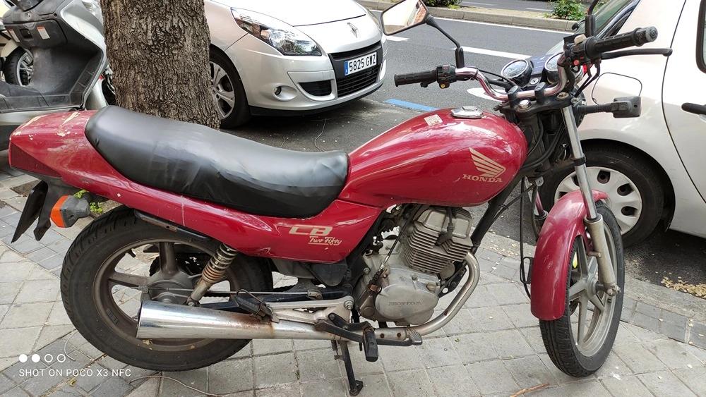 Moto HONDA CB 250 TWO FIFTY de seguna mano del año 1998 en Madrid