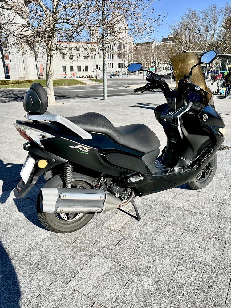 Moto DAELIM S3 125 FI de seguna mano del año 2015 en Madrid