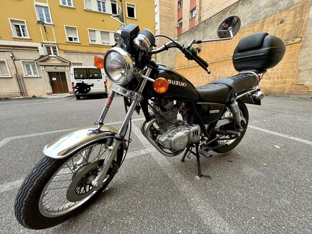 Moto SUZUKI GN 250 de seguna mano del año 1992 en Asturias