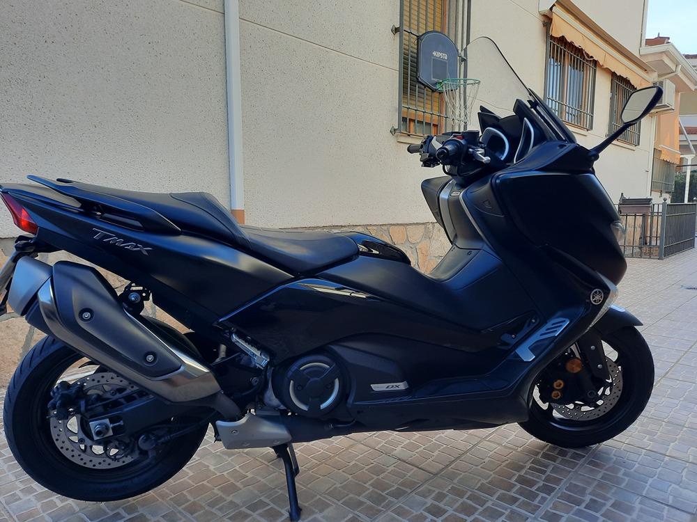 Moto YAMAHA TMAX 530 ABS DX de seguna mano del año 2019 en Madrid