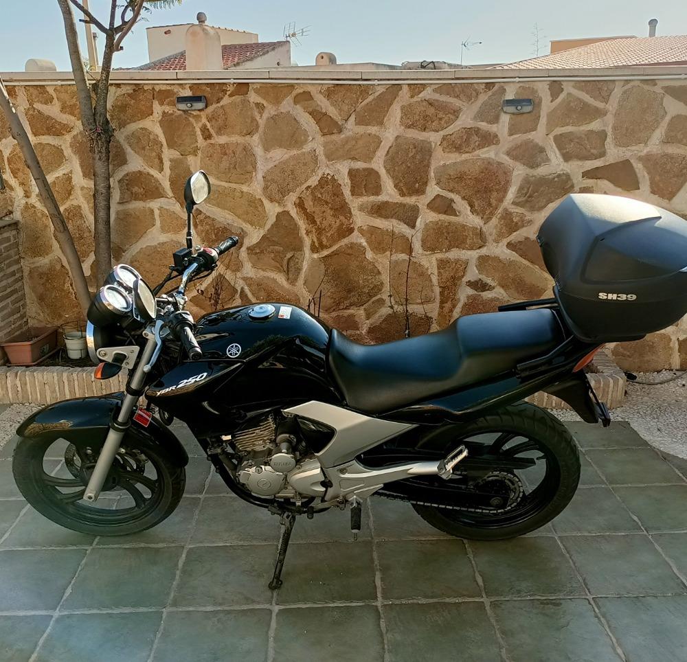 Moto YAMAHA YBR 250 de seguna mano del año 2012 en Almería